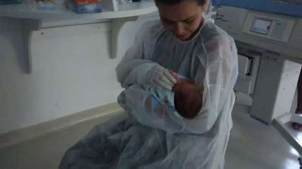 Milagre da fé: mãe e filho 'nasceram e renasceram' juntos durante parto de  emergência - REDE JOTA FM