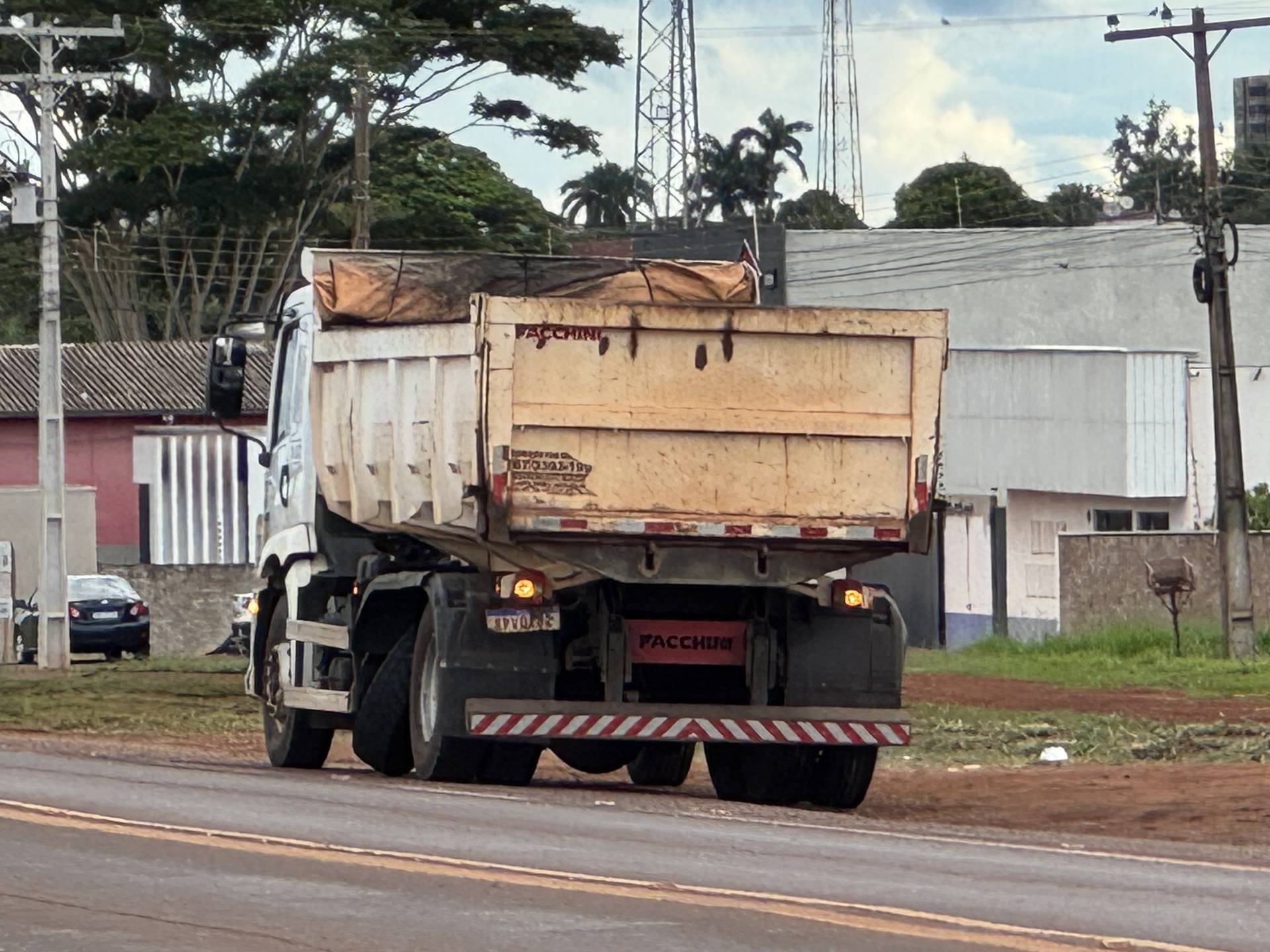 Caminhão envolvido no acidente 