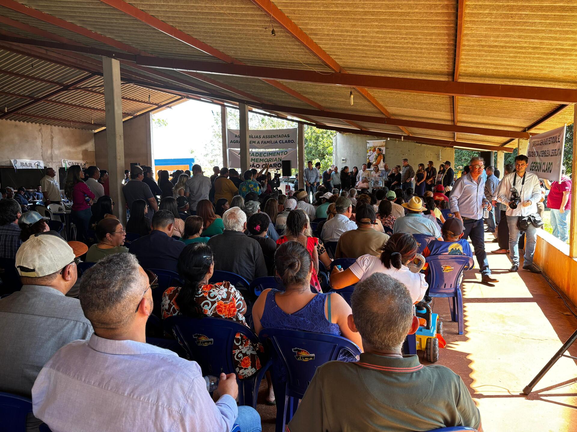Centenas de moradores da região acompanharam a cerimônia de entrega da obra