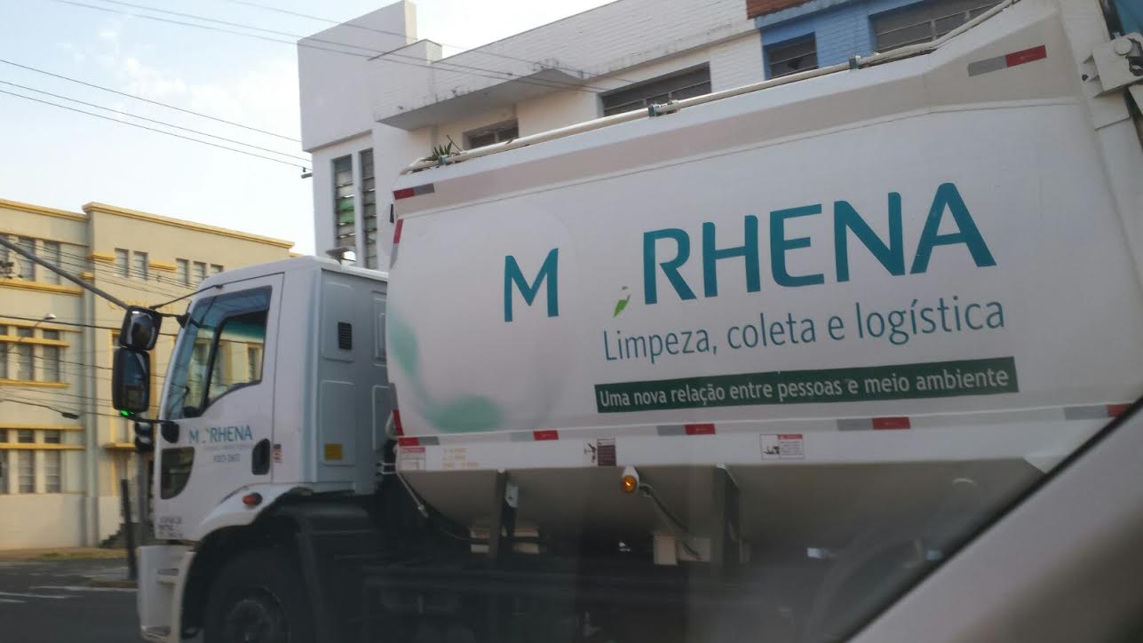 Com problemas mecânicos em caminhão, Morhena retoma coleta - REDE JOTA FM